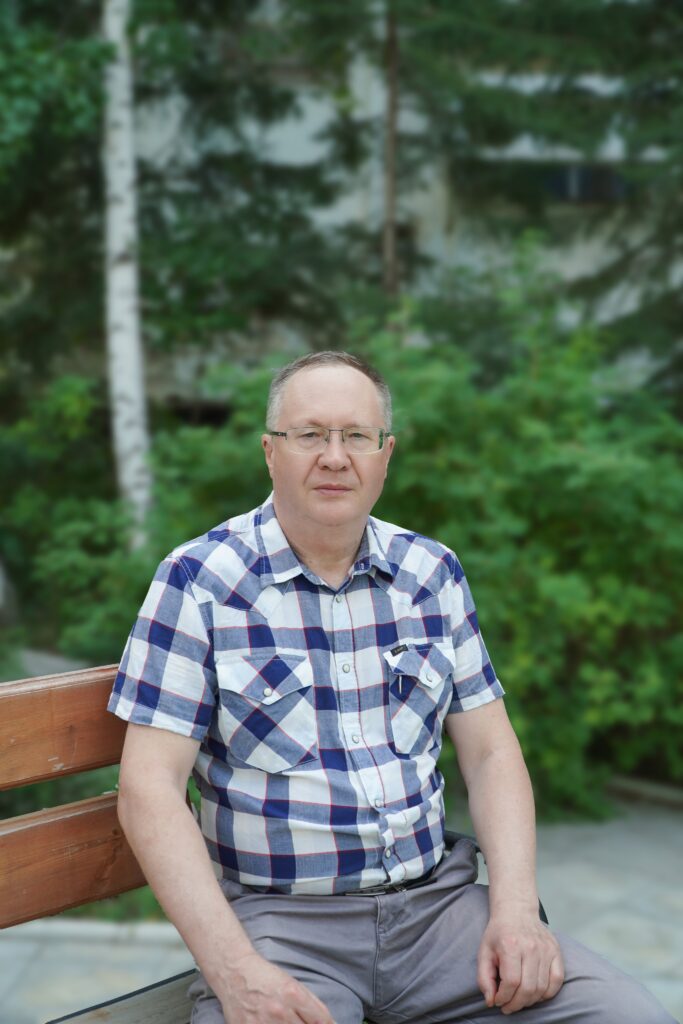 Толстых Геннадий Владимирович - главный научный сотрудник (совместитель), руководитель исследований социально-трудовой сферы